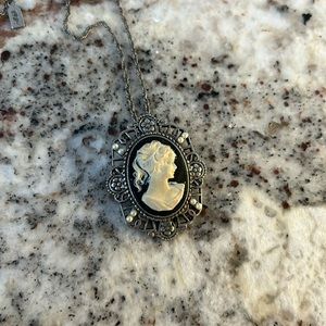 1928 silver black and white carved Cameo pendant necklace